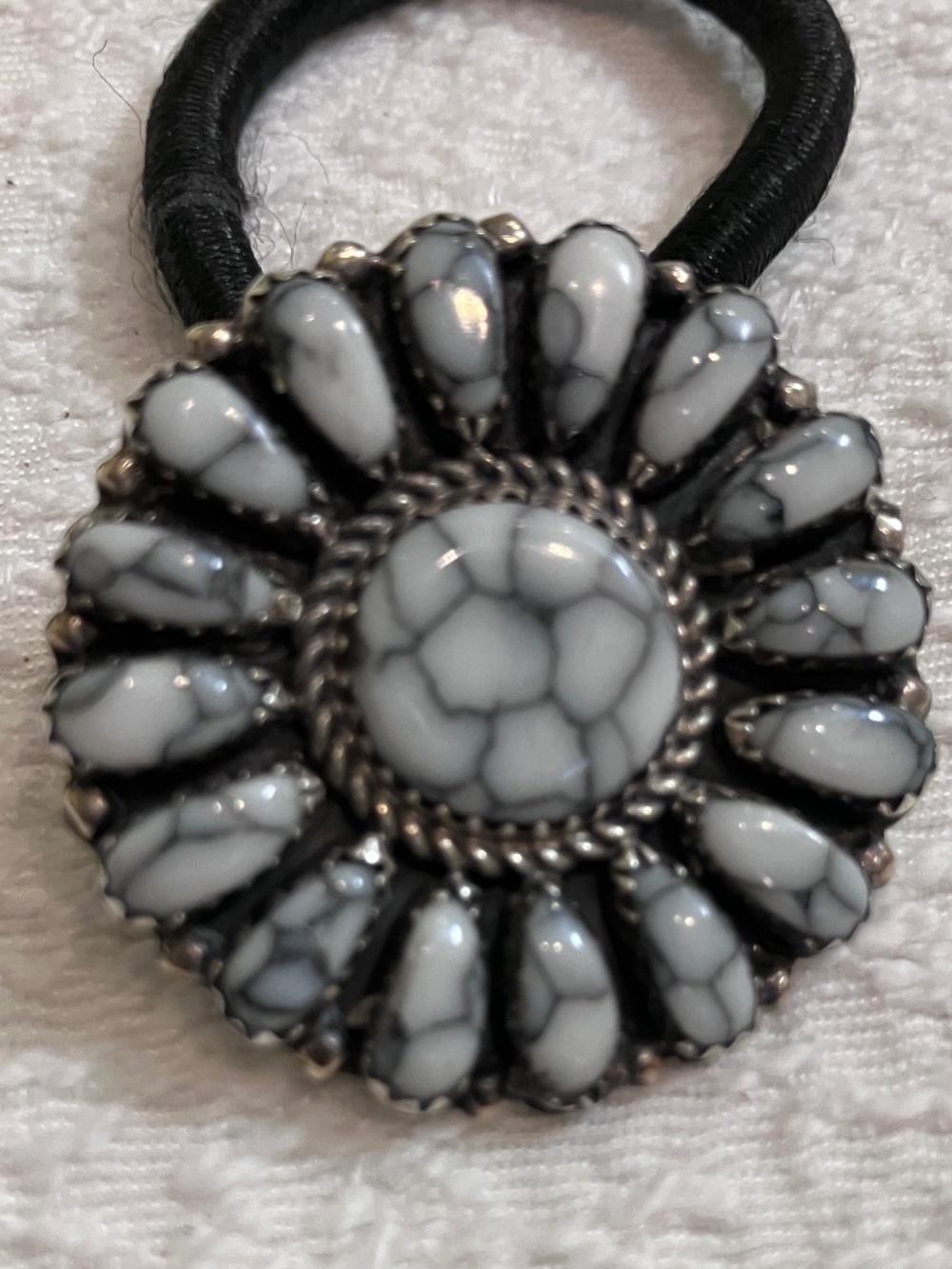 Zuni, White Buffalo, Ponytail holder